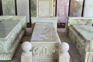 مقبره مرمر کرم روشن لاکچری